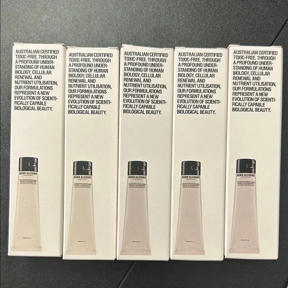 Grown Alchemist Hydra-Restore Cream Cleanser - 20 ml set of 5 - Picture 3 of 3